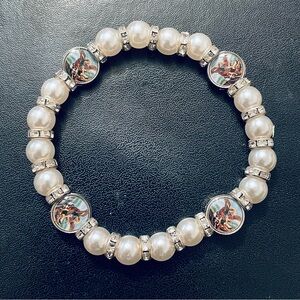 💜 St. Michael Pearl Charm Bracelet 7”-8” stretchy NEW Gorgeous!